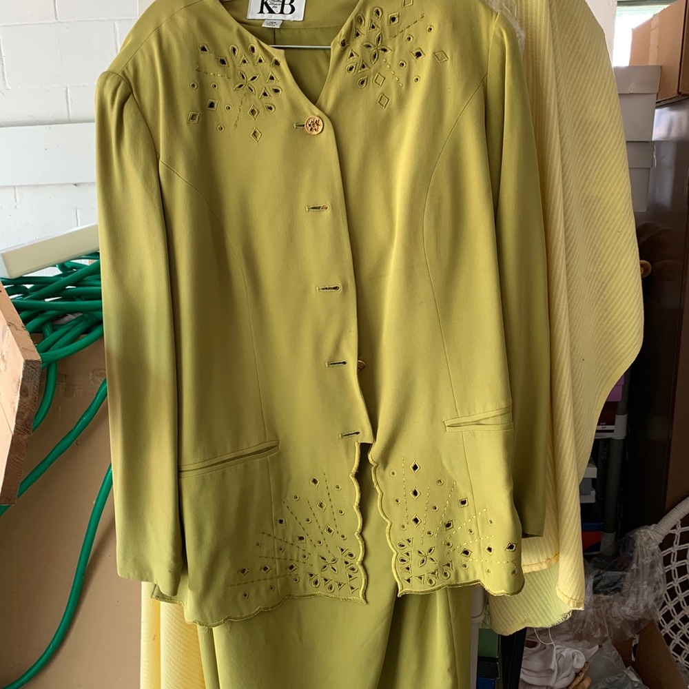 Dresses - Picture 4 of 14